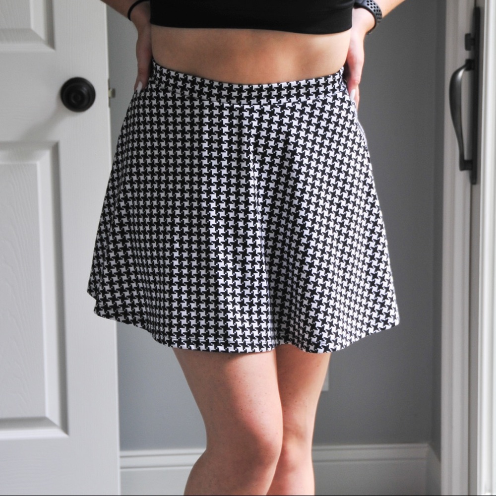 Black and White Houndtooth Skirt